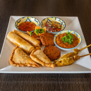 E9. Mix Entree (8 Pcs)